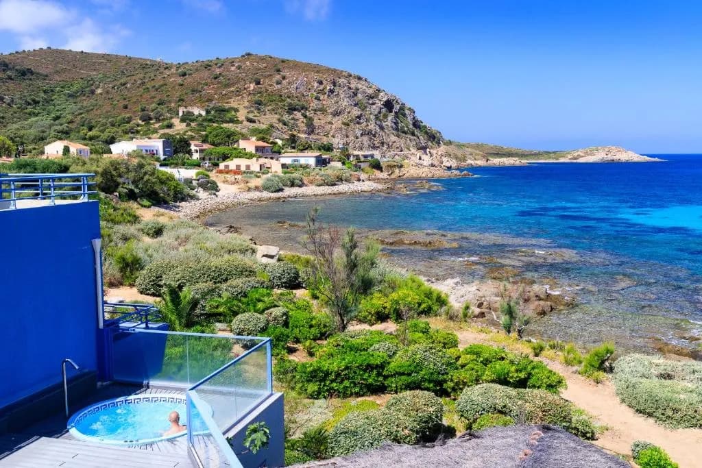Hotel Best Western w Île-Rousse - Komfort i piękne widoki na morze